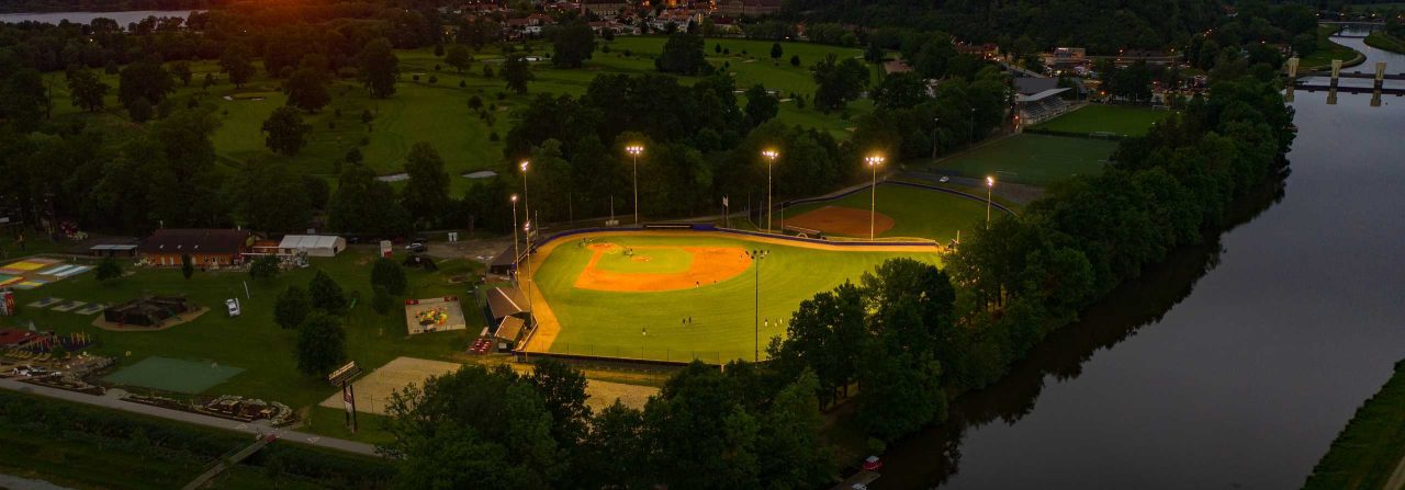 (c) Hluboka Baseball